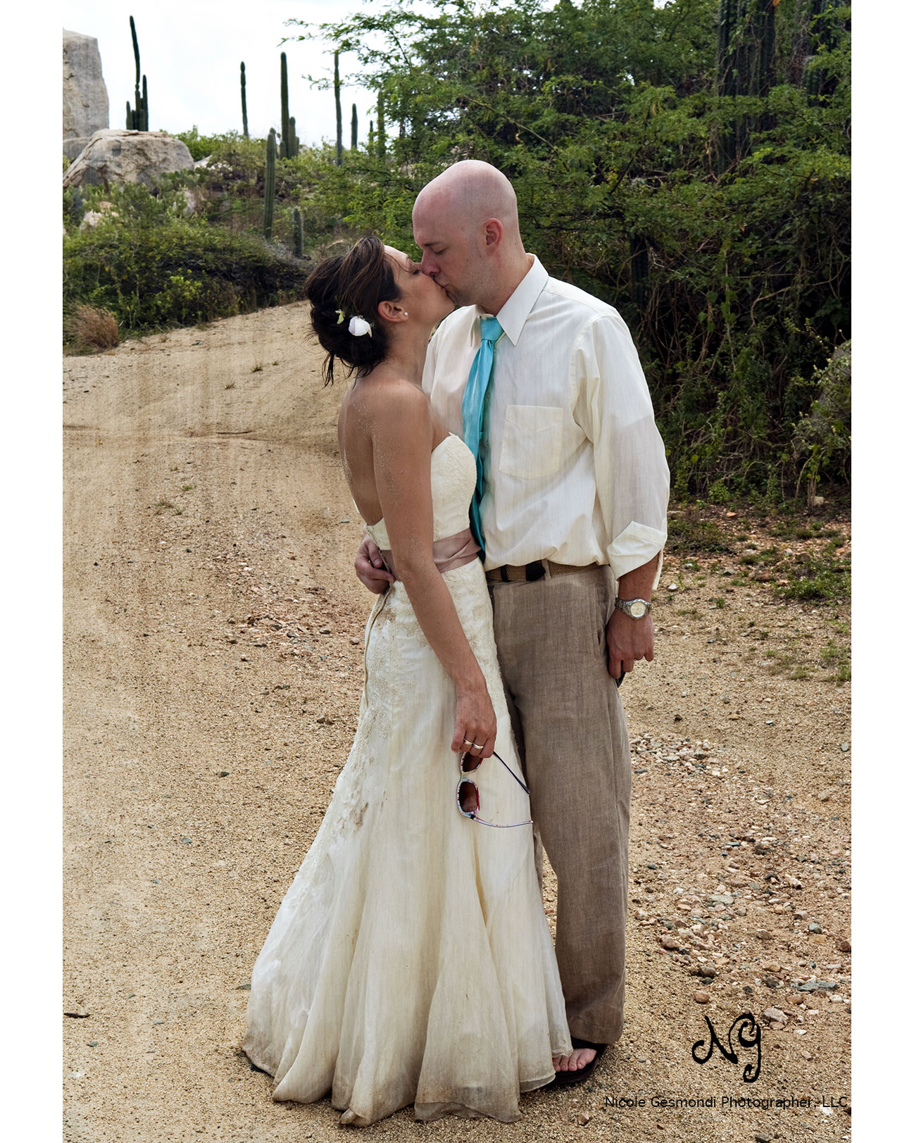 Aruba trash the dress photos Aruba trash the dress photos