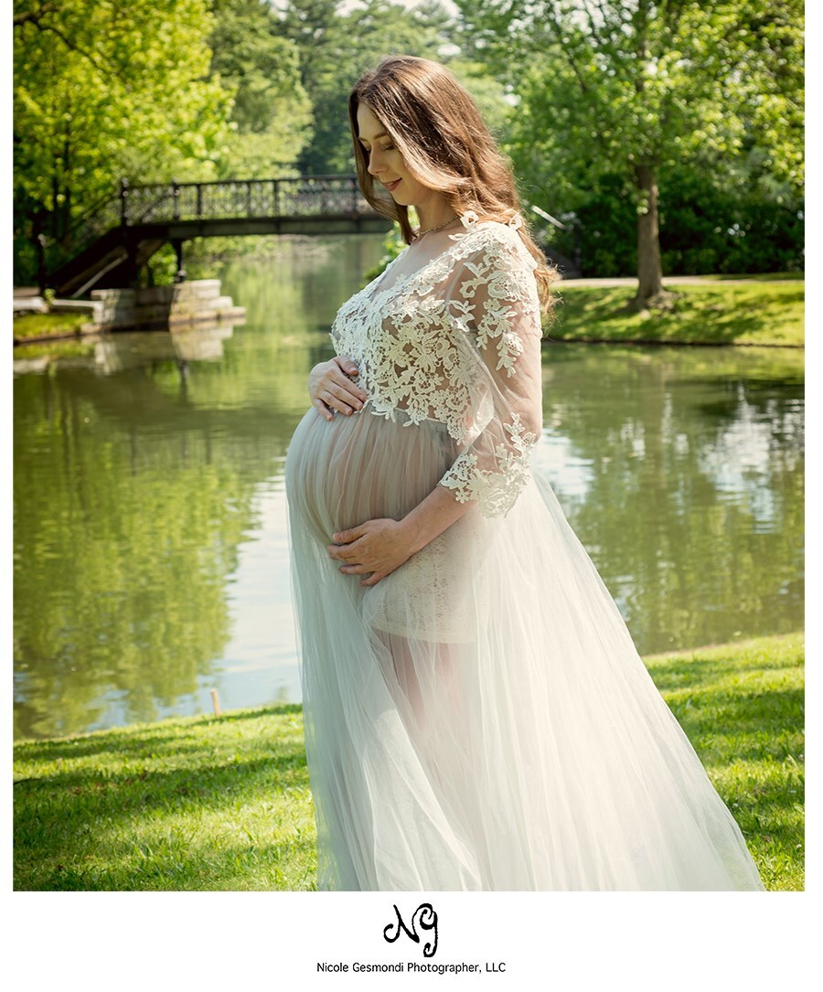 maternity photographer photos at Roger Williams Park Providence RI maternity photographer photos at Roger Williams Park Providence RI