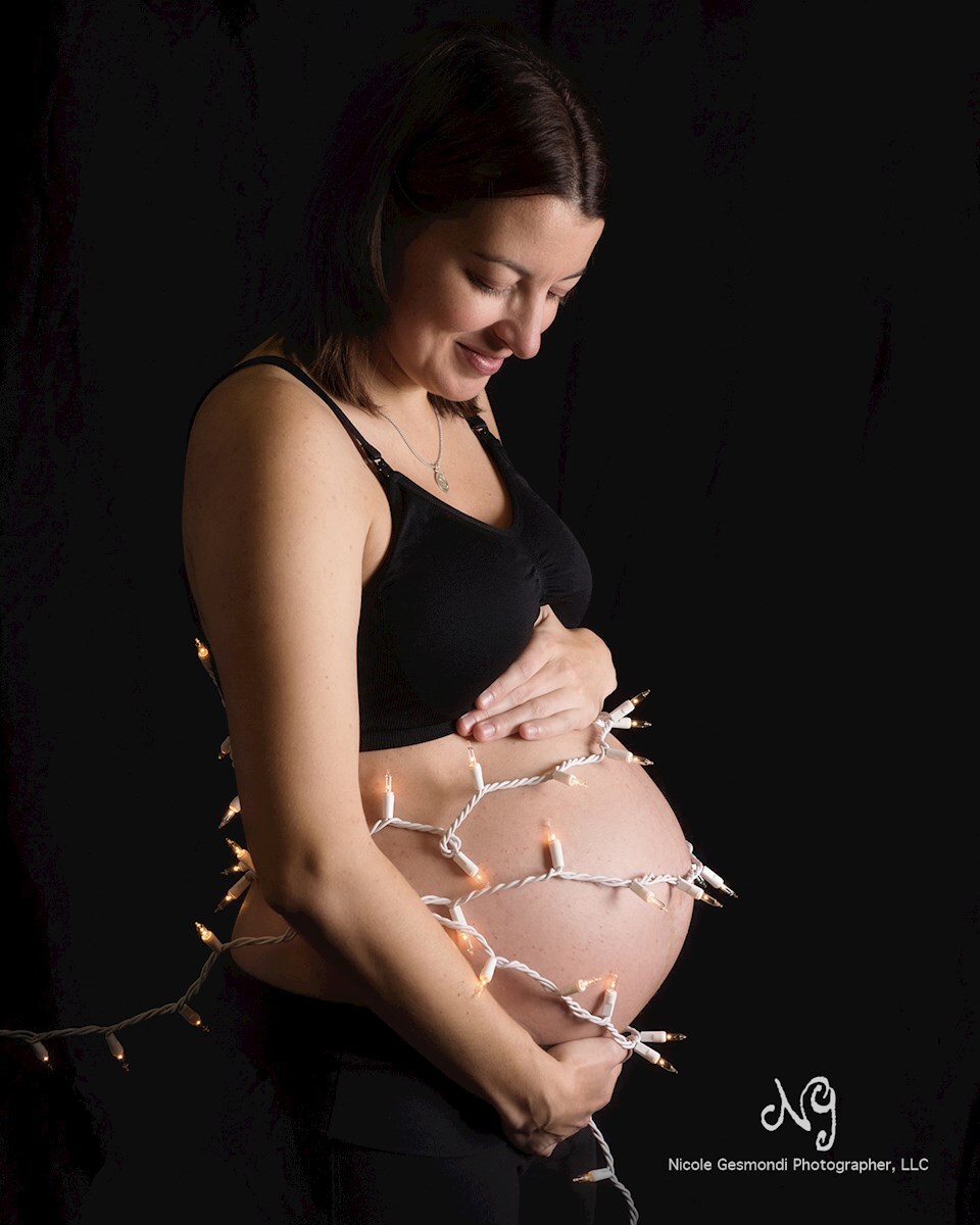 creative maternity photos with Christmas lights creative maternity photos with Christmas lights